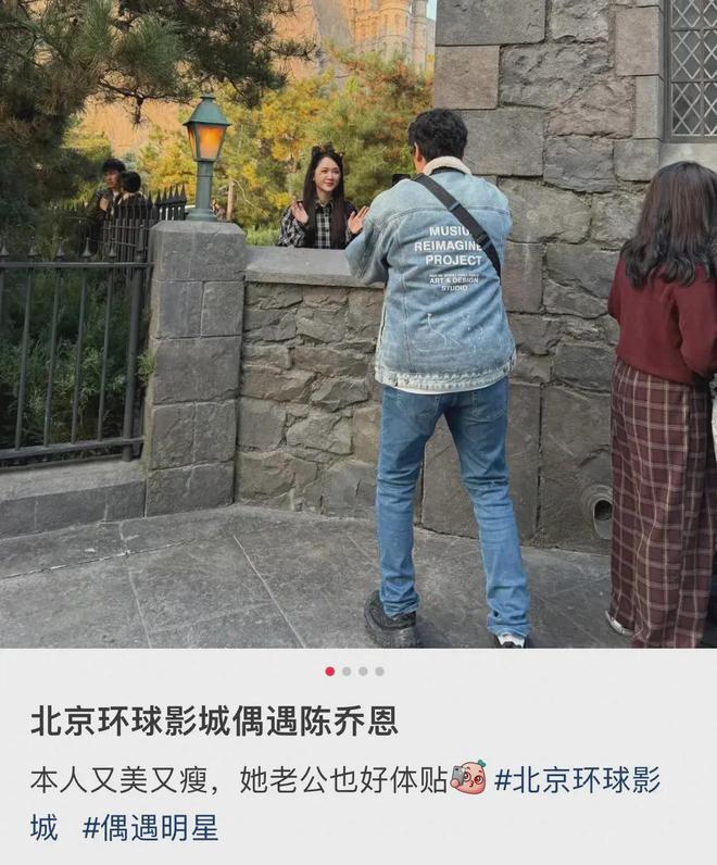 陳喬恩和老公游環(huán)球影城Alan負責當攝影師給老婆拍照好努力