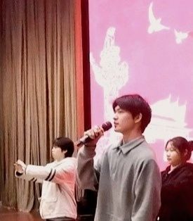 中國音樂著作權協(xié)會會員顧峰豪參加母?！袄仙c新年”會